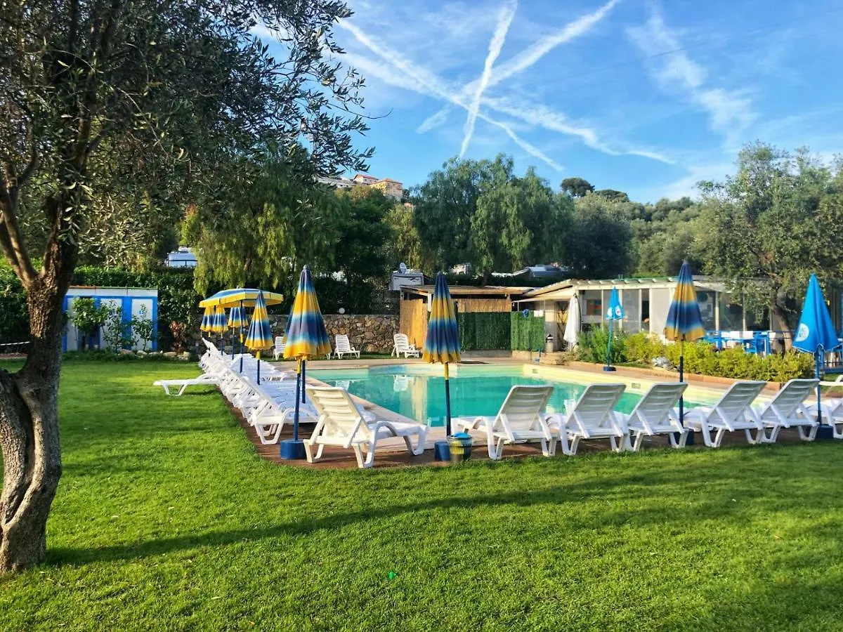 Camper Village Santo Stefano al Mare Italie